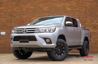TOYOTA HILUX N80 4WD HOSS XD II SATIN BLACK DARK TINT
